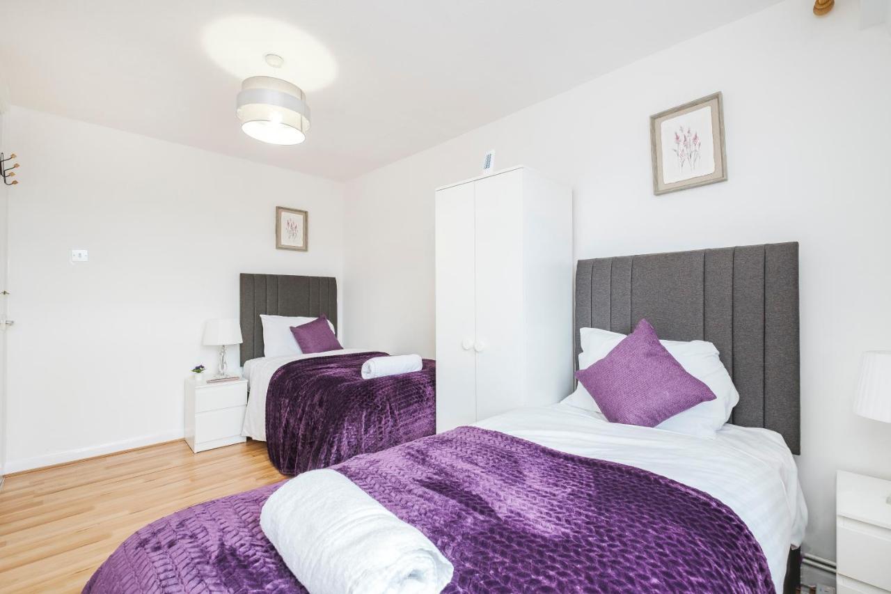 Spacious 3 Bed 1 Bath Hse W Guest Toilet W Parking Near Excel - E16 Londra Esterno foto