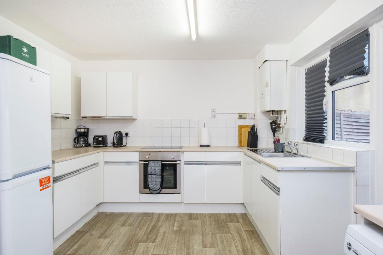 Spacious 3 Bed 1 Bath Hse W Guest Toilet W Parking Near Excel - E16 Londra Esterno foto