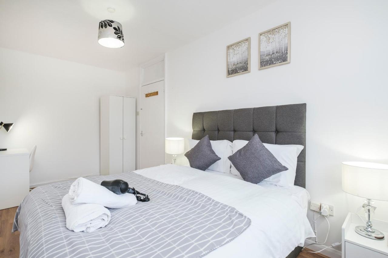 Spacious 3 Bed 1 Bath Hse W Guest Toilet W Parking Near Excel - E16 Londra Esterno foto
