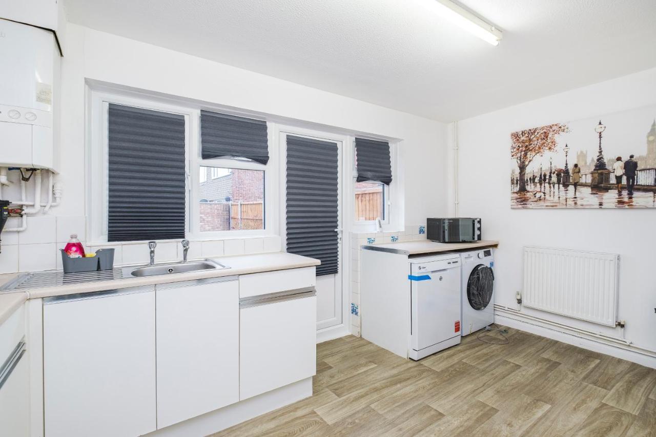 Spacious 3 Bed 1 Bath Hse W Guest Toilet W Parking Near Excel - E16 Londra Esterno foto
