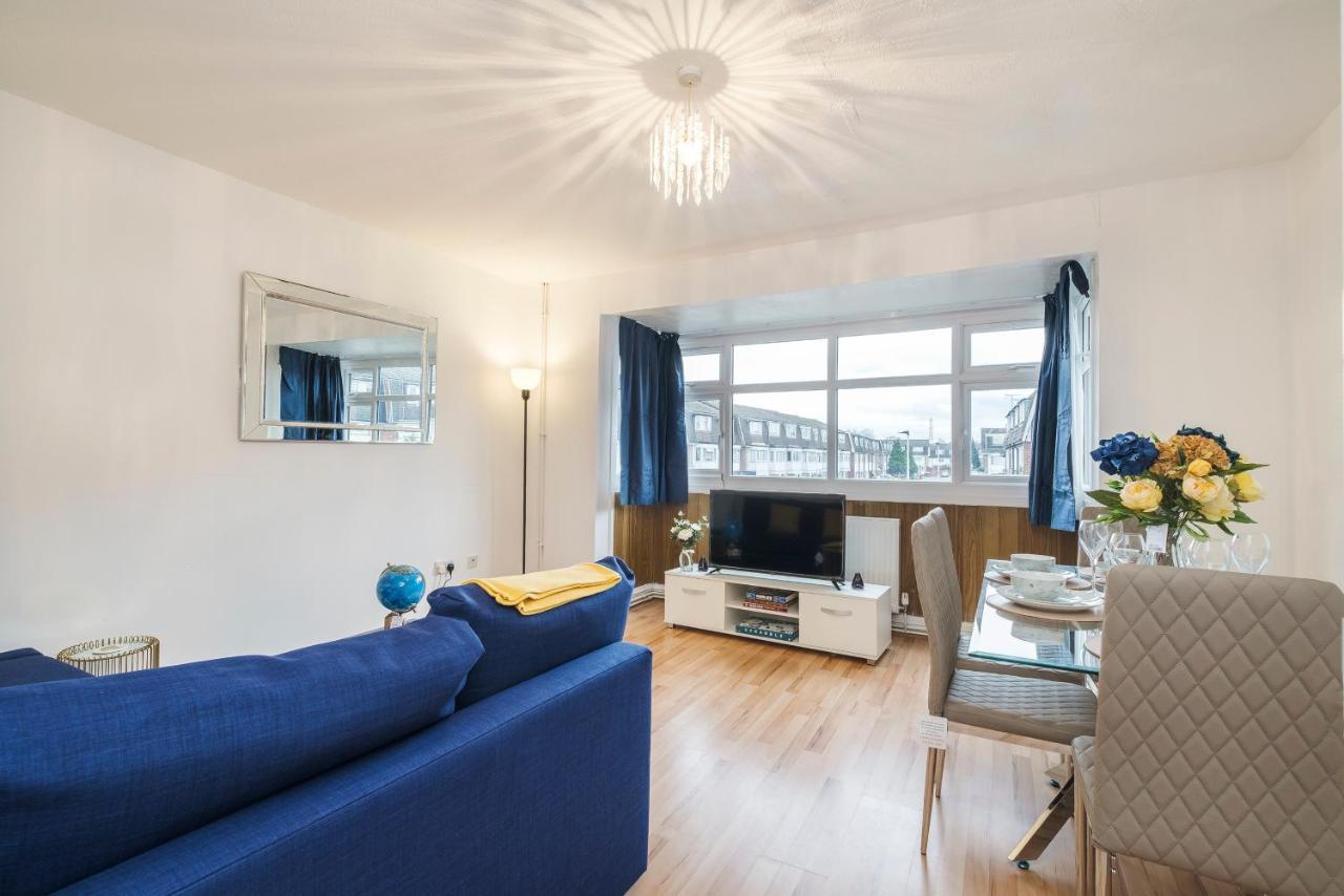 Spacious 3 Bed 1 Bath Hse W Guest Toilet W Parking Near Excel - E16 Londra Esterno foto