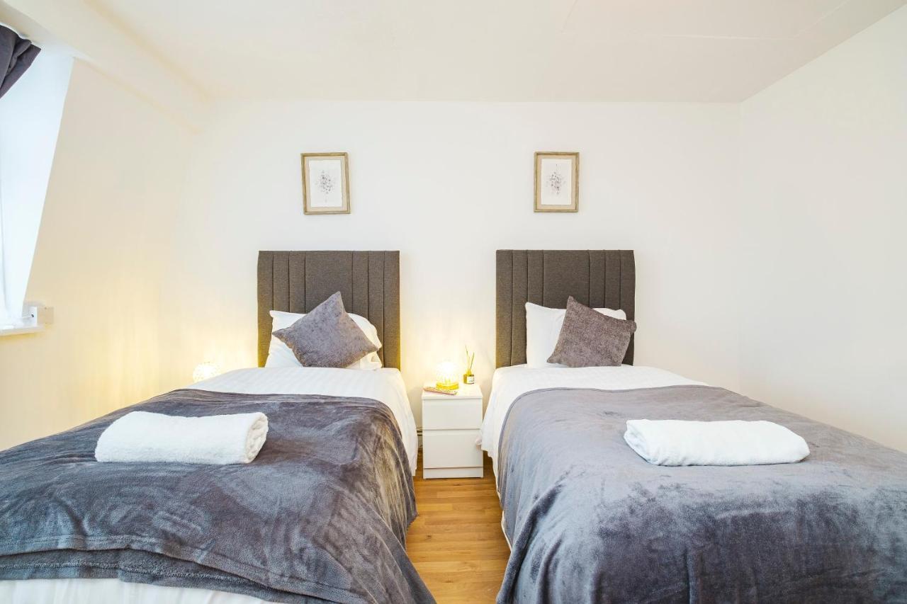Spacious 3 Bed 1 Bath Hse W Guest Toilet W Parking Near Excel - E16 Londra Esterno foto