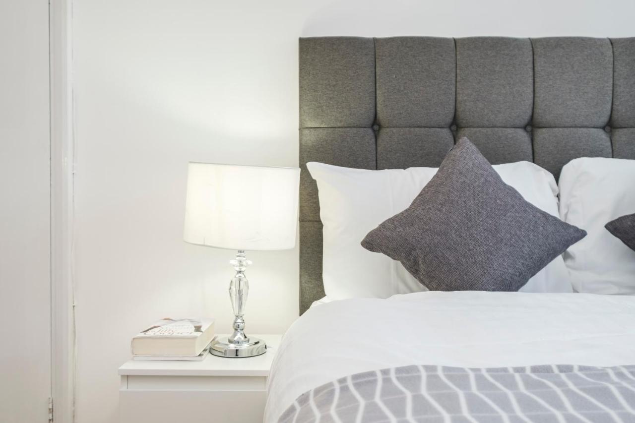 Spacious 3 Bed 1 Bath Hse W Guest Toilet W Parking Near Excel - E16 Londra Esterno foto