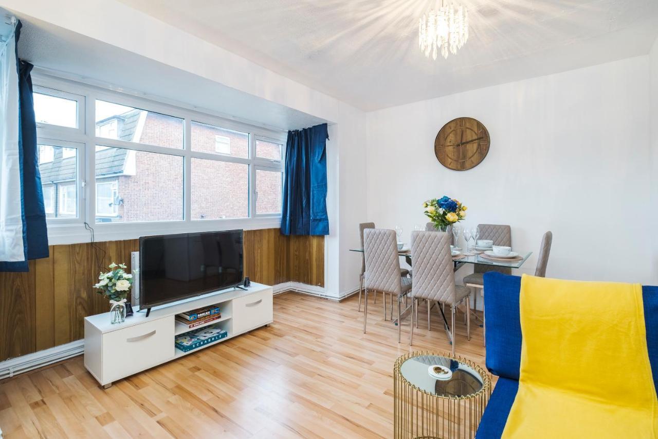 Spacious 3 Bed 1 Bath Hse W Guest Toilet W Parking Near Excel - E16 Londra Esterno foto