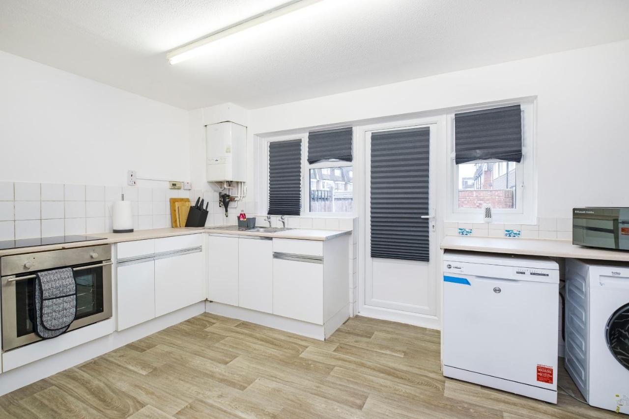 Spacious 3 Bed 1 Bath Hse W Guest Toilet W Parking Near Excel - E16 Londra Esterno foto